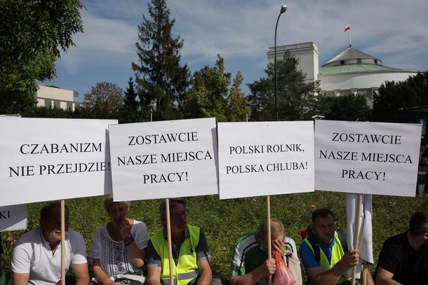 Protest rolników przed Sejmem przeciwko projektowi zmian w ustawie o ochronie zwierząt, Warszawa, 16 września 2020 r.