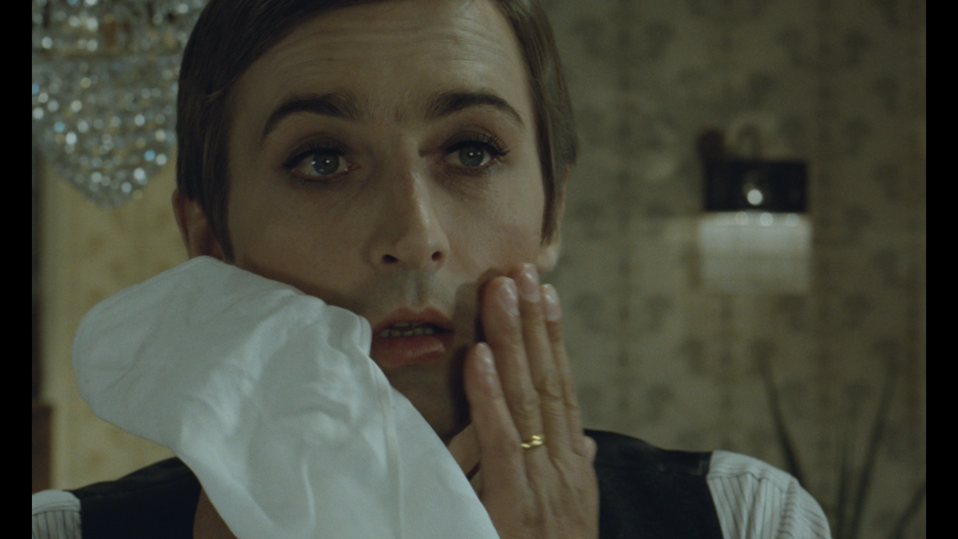 Michal Dočolomanský vo filme Adéla ještě nevečeřela. 