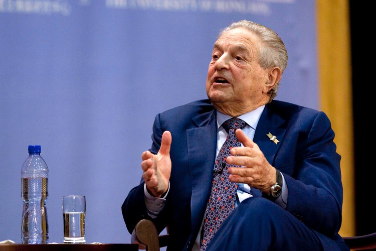 Miliarder George Soros, prezes Soros Fund Management LLC, przemawia w trakcie debaty na University of Hong Kong.