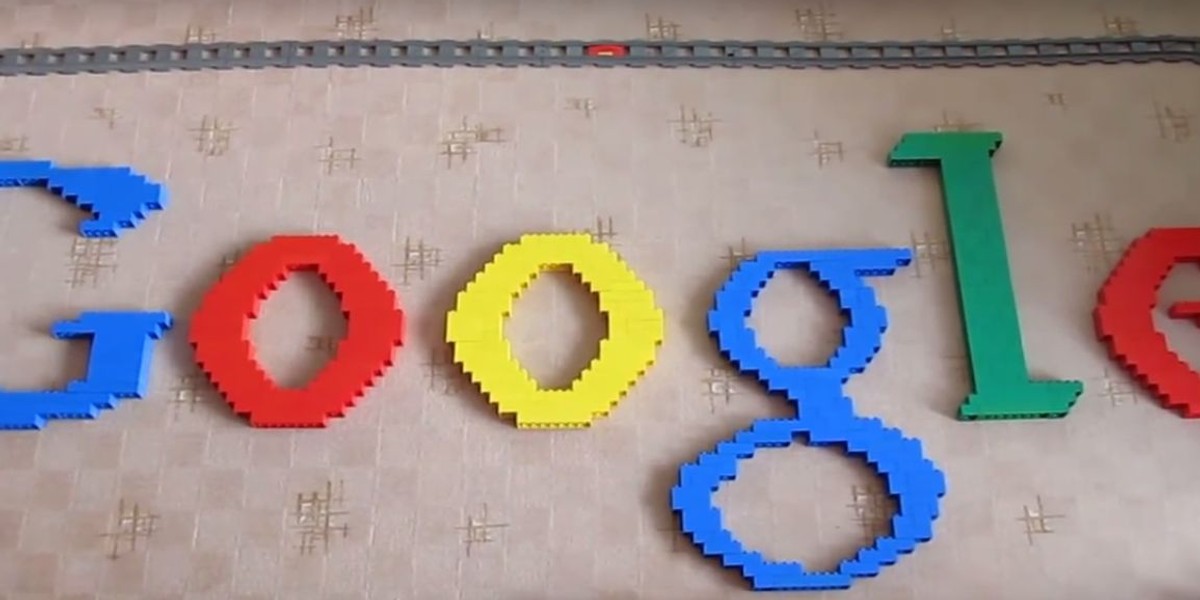 Logo Google zbudowane z klocków Lego