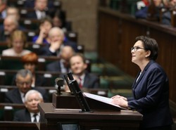 Uszczypliwe przemówienie ustępującej premier. "Żenujące i agresywne" [WIDEO]