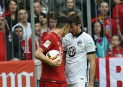 Brzydkie zachowanie Roberta Lewandowskiego. Mało brakowało, a doszłoby do bójki. WIDEO