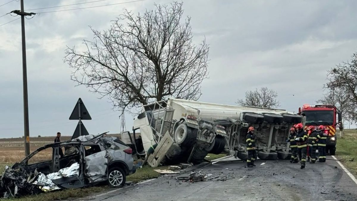 Un bărbat de 50 de ani a murit după ce mașina sa a intrat pe contrasens și s-a ciocnit cu un camion pe DN 3, lângă Murfatlar