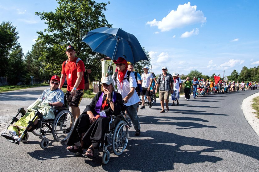 Piesza pielgrzymka na Jasną Górę. Znajdź siebie na zdjęciach