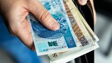 Ponad 800 złotych z urzędu co miesiąc. Im szybciej złożysz wniosek, tym więcej dostaniesz