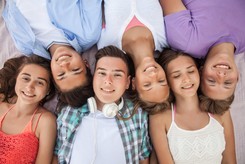 Młodzieżowe Słowo 2025 wybrane. Co oznacza 'szponić'?