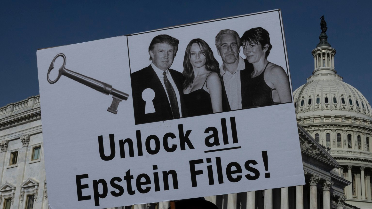 Demokrati zverejnili ďalšiu sadu fotografií z Epsteinovej pozostalosti. 