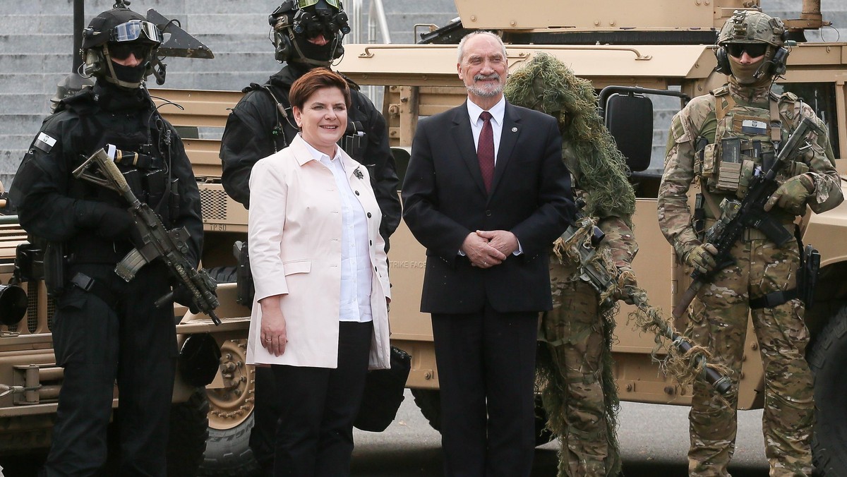 Beata Szydło, Antoni Macierewicz