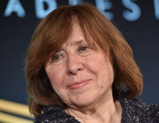 Aleksijewicz o Noblu: Nadal muszę pracować, nadchodzą ciemne czasy dla mojego kraju