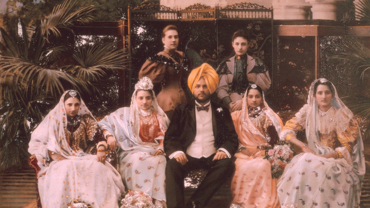 Maharadža sa svoje četiri žene i sinovima
