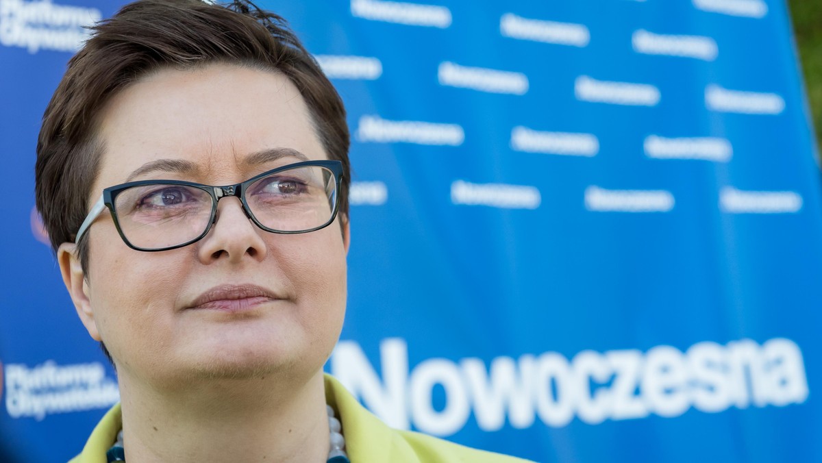 Nieakceptowalny kierunek partii, odgórne narzucanie decyzji - tak o powodach odejścia z Nowoczesnej mówi dotychczasowy szef jej koła w Płocku Bartosz Leszczyński. Wraz z nim ugrupowanie opuściło 17 innych działaczy, w tym lokalny zarząd.