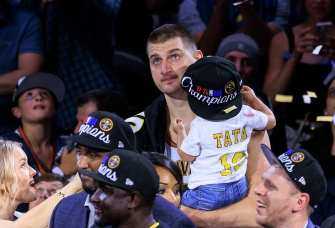 Nikola Jokić sa sinom