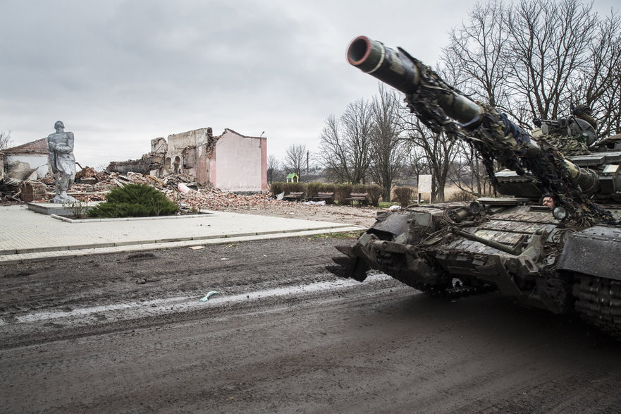 Czołg w Awdijiwce na Ukrainie, 4 grudnia 2023 r.