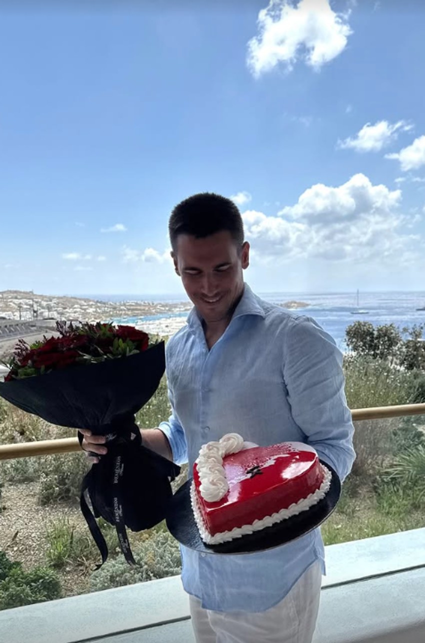 Đorđe Đoković doneo tortu i ruže za Sašku