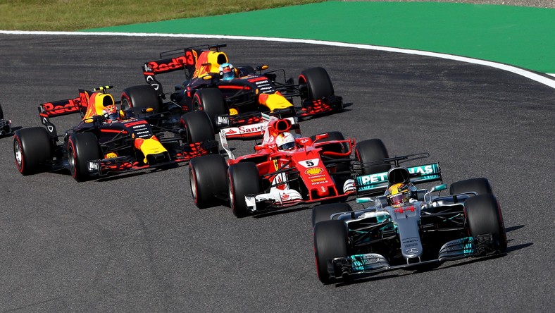 GP Japonii: pewny triumf Lewisa Hamiltona i kolejny dramat Sebastiana Vettela