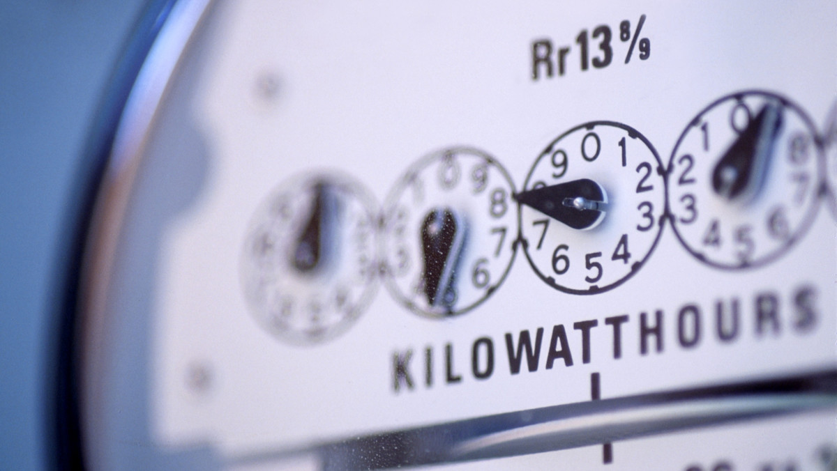 UOKiK wszczął postępowania przeciwko Polskiej Energetyce Pro, Novum i Energetycznemu Centrum, którzy mogli wprowadzać w błąd klientów. Przedstawiciele handlowi firm mówili, że nowe umowy pozwolą na obniżenie rachunków za prąd, tymczasem według Urzędu w rzeczywistości mogą one okazać się wyższe.