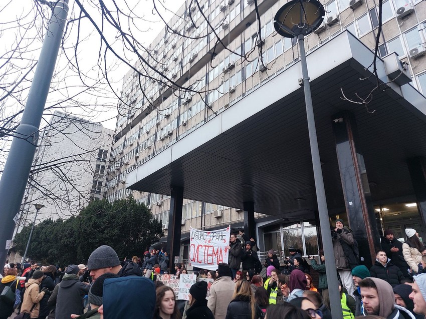 Protest ispred zgrade Vrhovnog javnog tužilaštva