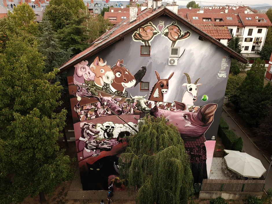 Mural "Životinjska farma" u Ulici Dragiše Brašovana 16 oslikali su Bogdab Đokić Brva, Vuk Đurić Endo, Nikola Mihajlović, Andrej Josifovski Pijanista, Branko Tešević RageFreakS i Igor Zlatić ZEZ lunatic