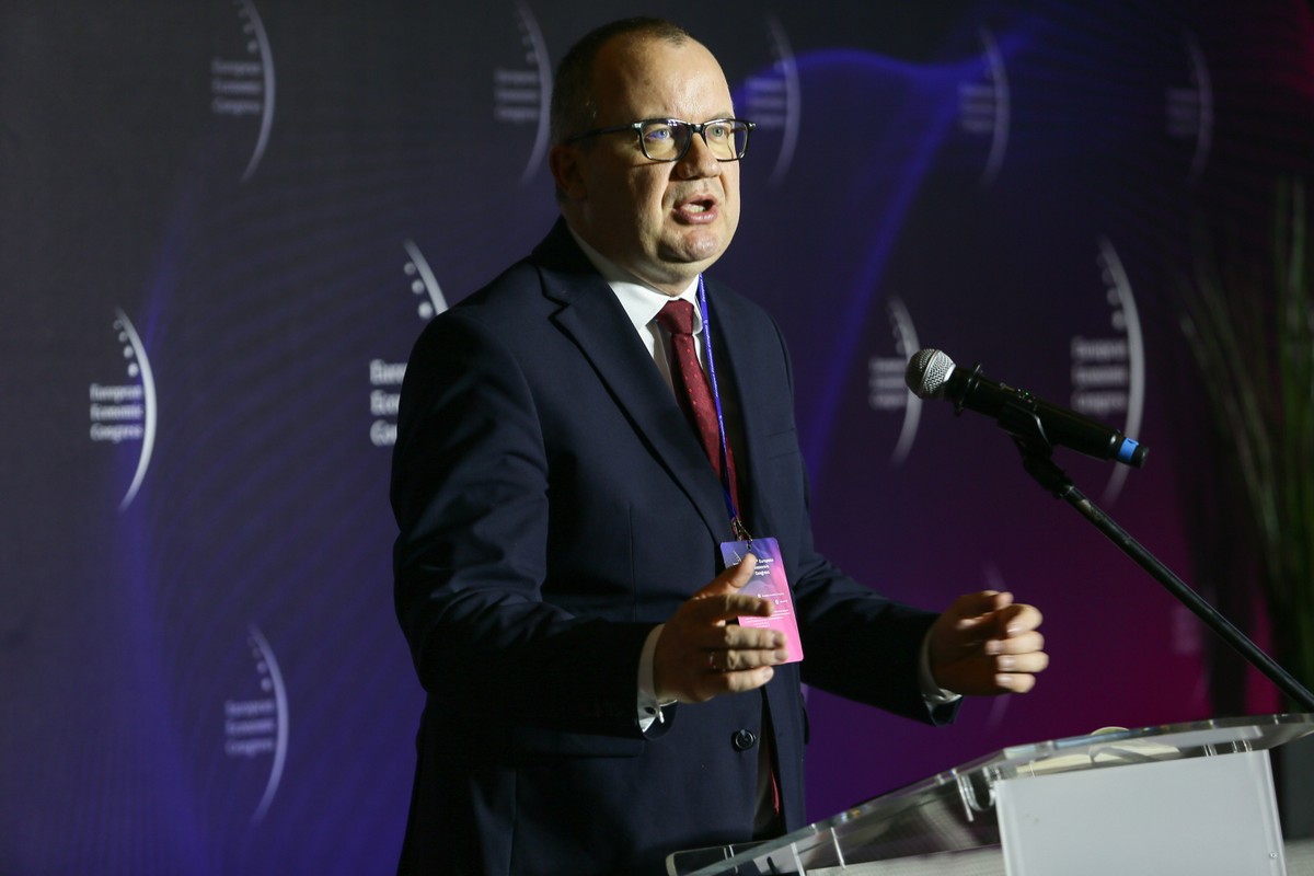 Katowice, 07.05.2024. Minister sprawiedliwości, prokurator generalny Adam Bodnar przemawia na sesji "Praworządność i biznes" w ramach XVI Europejskiego Kongresu Gospodarczego w Międzynarodowym Centrum Kongresowym w Katowicach, 7 bm. (aldg) PAP/Jarek Praszkiewicz