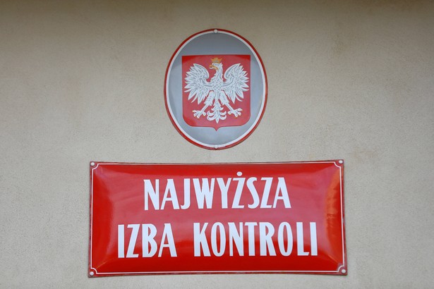 W środę funkcjonariusze CBA przeszukali mieszkania prezesa NIK Mariana Banasia. Weszli też do siedziby NIK