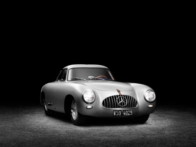 Stan układu przeniesienia napędu wskazywał, że numer dwa nie był nadmiernie eksploatowany - wszystkie koła zębate wyglądały na praktycznie nowe. Specjaliści dokonali konserwacji oryginalnych hamulców bębnowych Alfin, a na obręcze kół założyli ogumienie Dunlop D8