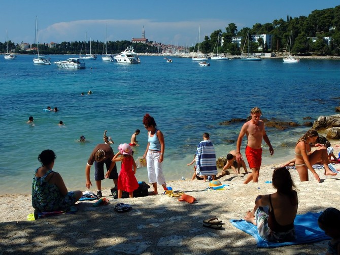 Mnogi zaborave da je u Hrvatskoj zabranjeno nositi bikini van plaže