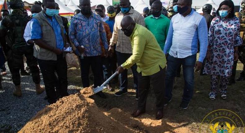 Nana Addo cuts sod for Ashiaman-Akosombo road