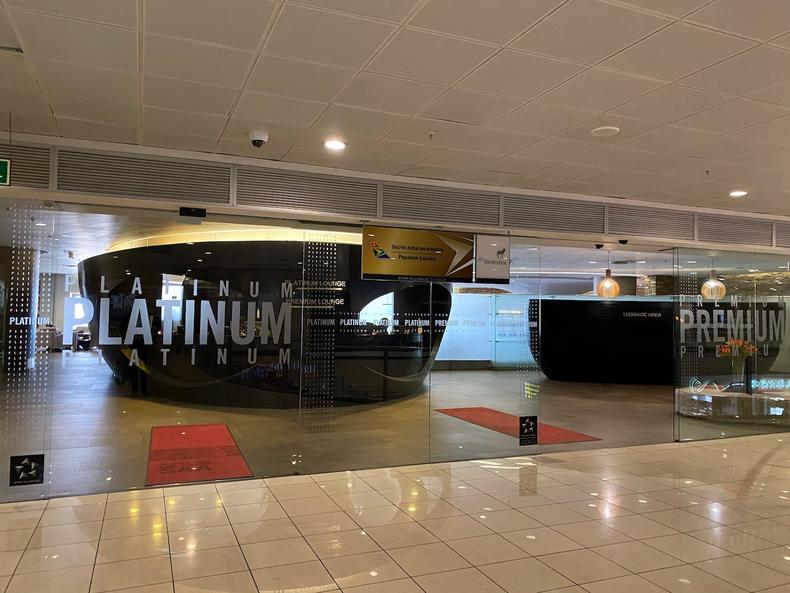 South African Airways International Platinum Lounge at Johannesburg Airport (4 star)