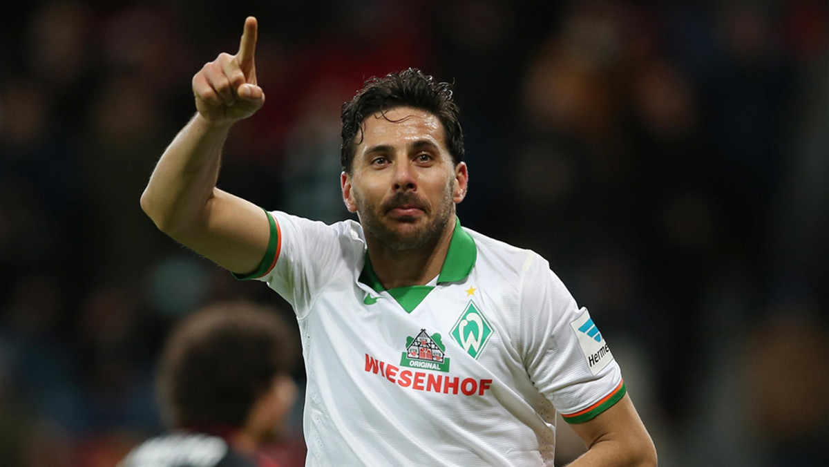 Doświadczony Claudio Pizarro, najskuteczniejszy piłkarz w historii Werderu Brema, przedłużył we wtorek umowę z klubem o kolejny rok.