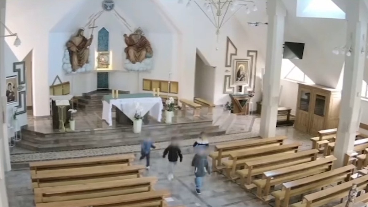 Siostra zakonna przegoniła dzieci z kościoła. Przyszły po św. Antoniego
