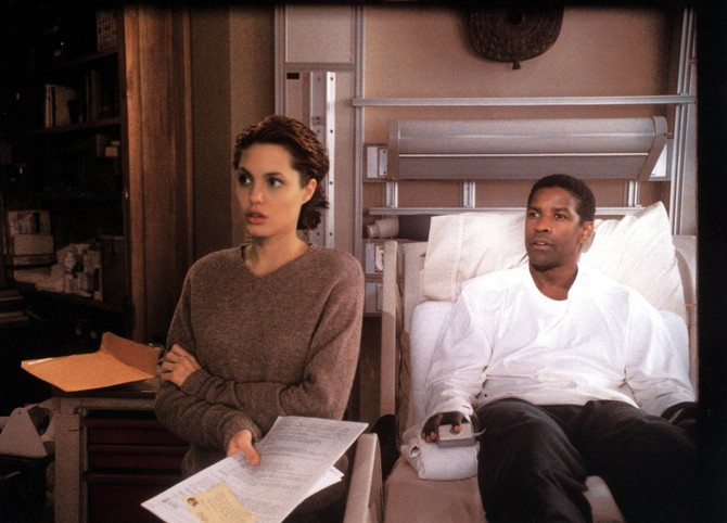 Anđelina i Denzel u filmu "Sakupljač kostiju" 
