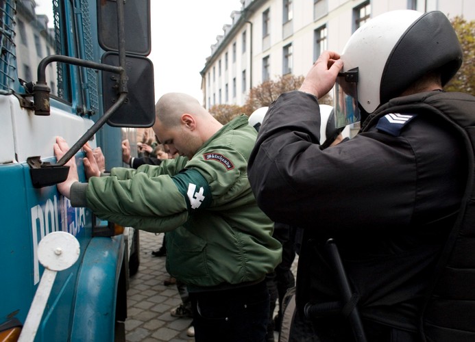 Manifestacja narodowców we Wrocławiu szybko przekształciła się w bijatykę z policją