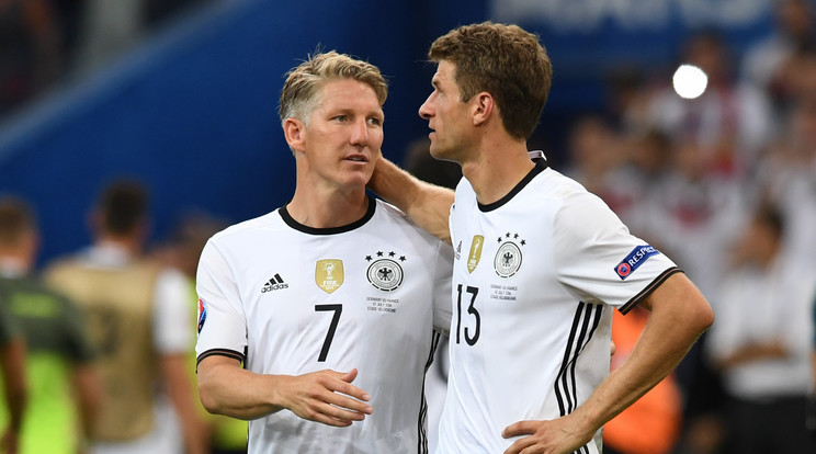 Schweinsteiger (balra) apa lesz/Fotó: AFP