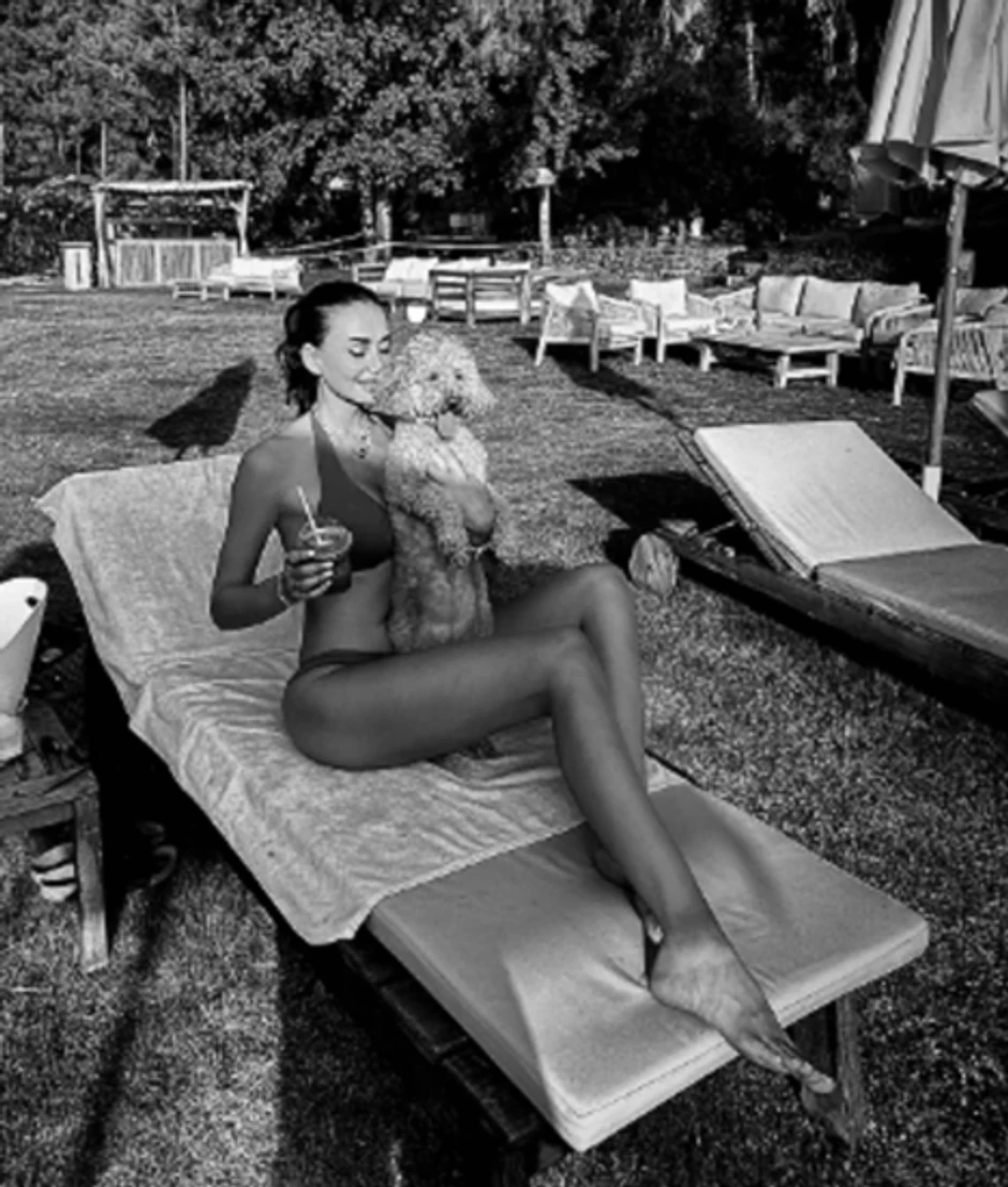 Emina Jahović, objava