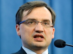 Ziobro oburzony: Niech Tusk płaci turystom za fuszerę