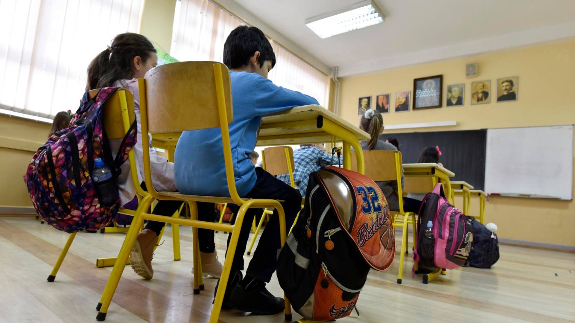 Đaci jedne osnovne škole u Srbiji su svojoj učiteljici uručili najdirljiviji poklon za 8. mart