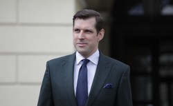 "Każda chwila kojarzenia z takim premierem jest dla mnie dyshonorem". Wojewoda mazowiecki składa dymisję