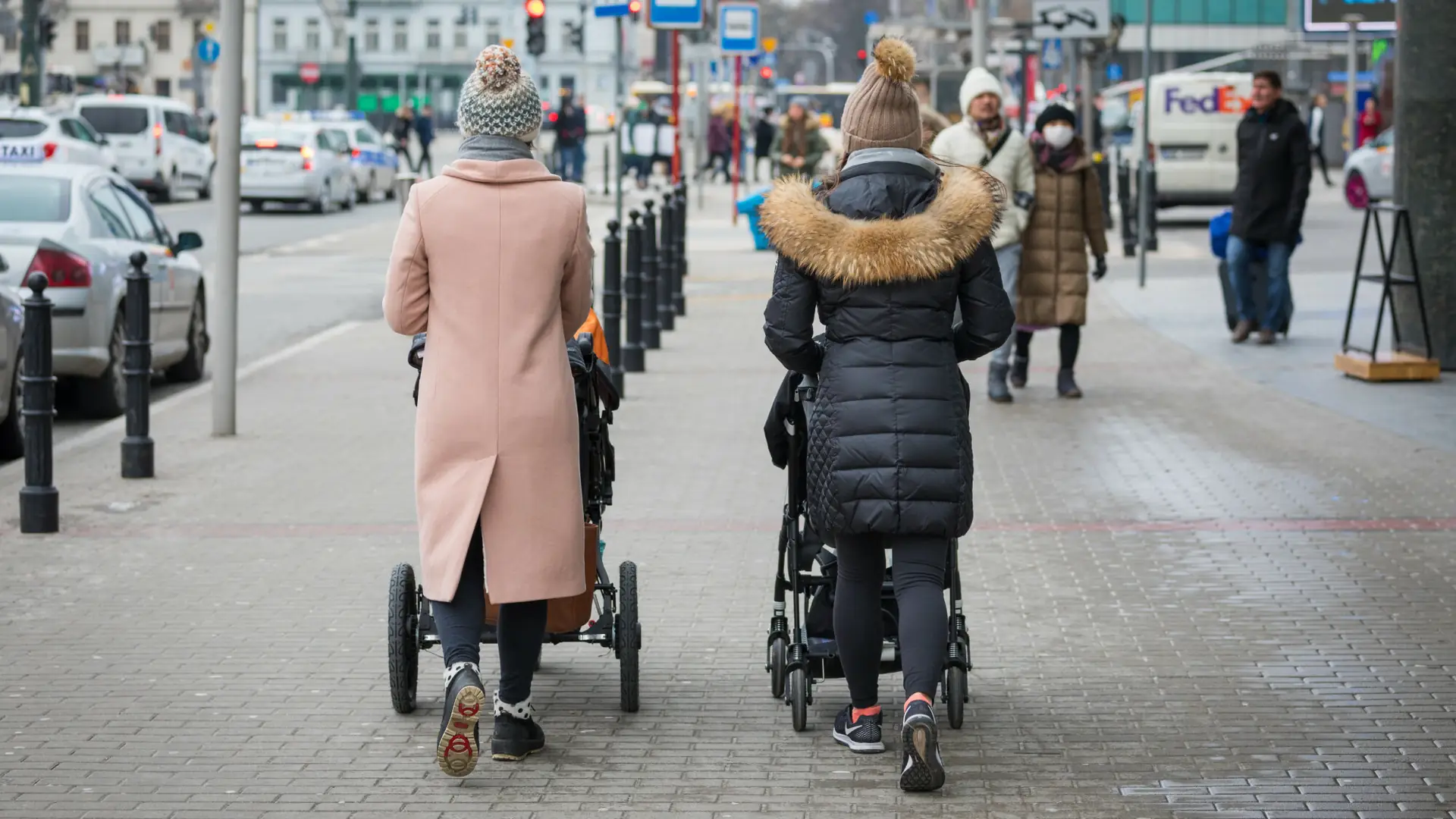 Polski Ład przyśpieszy feminizację biedy. "Kobiety będą wypruwać sobie żyły" [oświadczenie]