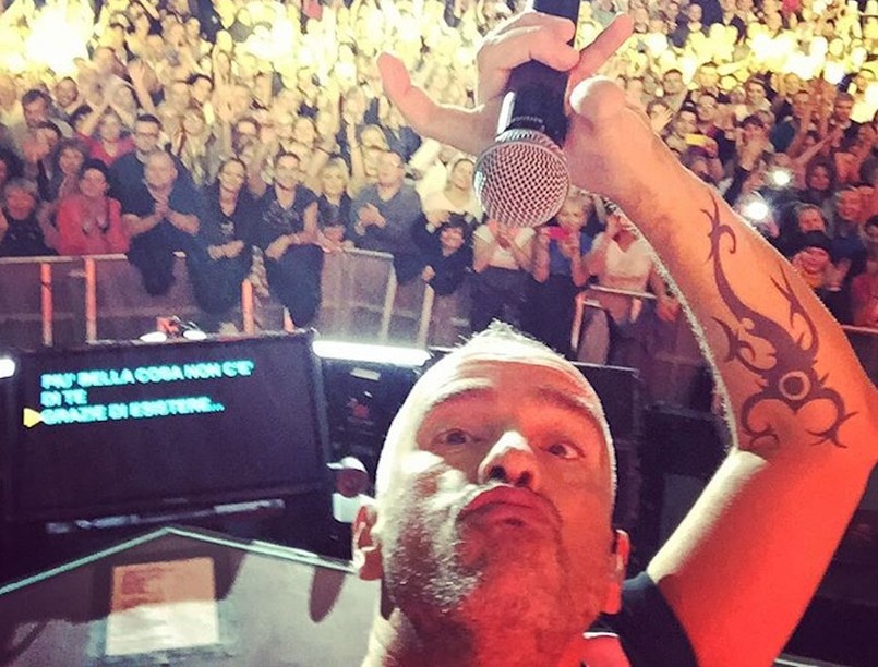 Eros Ramazzotti zrobił sobie selfie ze sceny Tauron Areny w Krakowie