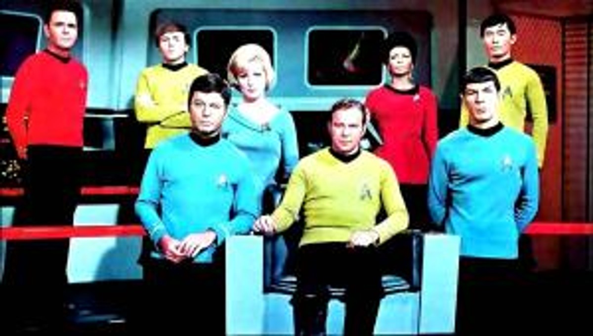 "Star Trek: The Original Series" od lewej James Doohan, Walter Koenig, DeForest Kelley, Majel Barrett, William Shatner, Nichelle Nichols, Leonard Nimoy i George Takei.