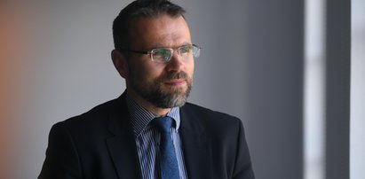 Miał budować sztandarowy projekt PiS. Zrezygnował