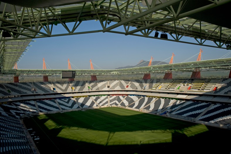 Stadion Mbombela w miejscowości Nelspruit (pojemność: 43,500 krzesełek) - wnętrze stadionu. Photo: Graeme Williams, MediaClubSouthAfrica.com