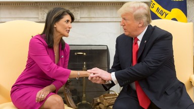 Prezydenckie plany Donalda Trumpa może zatopić kobieta. Rośnie poparcie dla centrowej kandydatki Nikki Haley