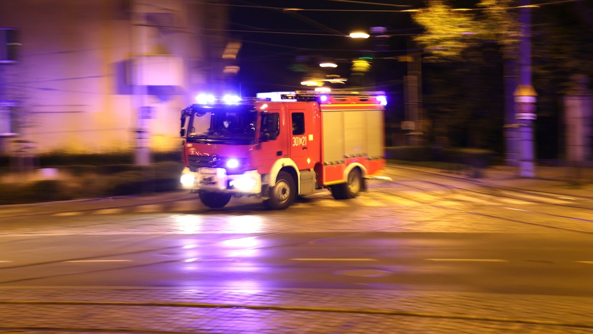 Nocny pożar w Redzie. Są poszkodowani