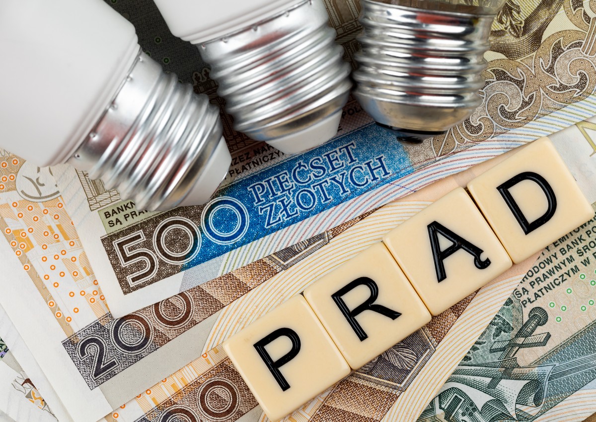 Niewielu wie, że ZUS wypłaca dodatkowe 300 zł na rachunki za prąd. To świadczenie nazywa się ryczałtem energetycznym, ale nie każdy może z niego skorzystać.