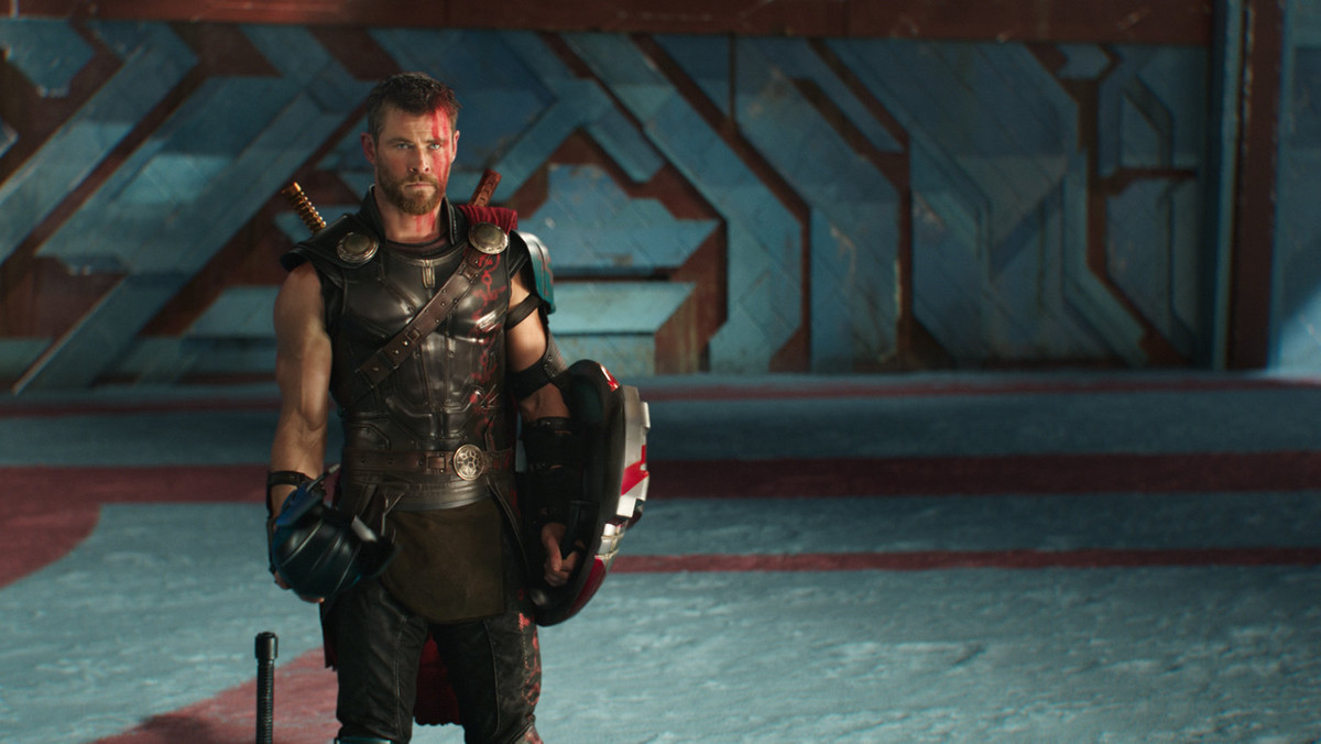 "Thor: Ragnarok" zadebiutował w Stanach Zjednoczonych. W premierowy weekend film zarobił rekordowe 121 milionów dolarów, co przekroczyło oczekiwania. Szacowano zarobek w granicach 110-120 mln dolarów.