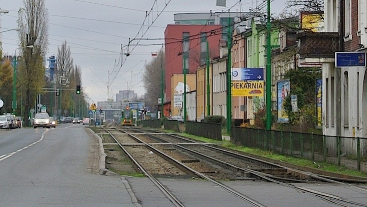 Od 6 sierpnia trwa remont przejazdu na ulicy Starołęckiej. Pasażerowie miejskiej komunikacji od pętli na Starołęce do ronda Starołęka jeżdżą autobusami za tramwaj. I już po jednym dniu remontu widać, że jest ich zdecydowanie za mało.