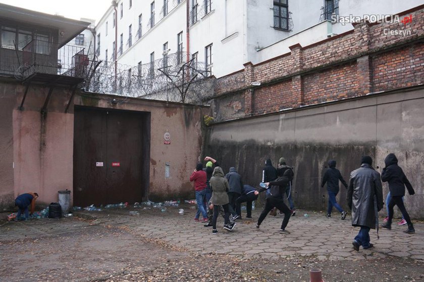 Bijatyka pod zakładem karnym