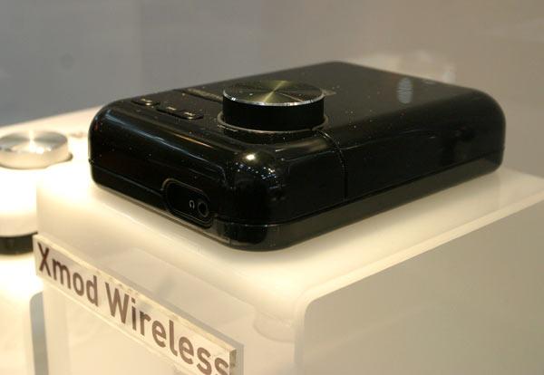 Creative Xmod Wireless dostępny jest też w czarnym kolorze.