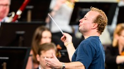 tego w historii koncertu z wiednia nie było. dyrygent zaskoczył wszystkich